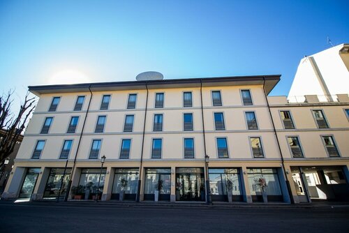 Гостиница Hotel Cavour Novara в Новаре
