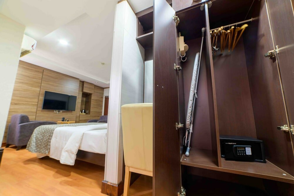 Фото Alphaplus Apartments