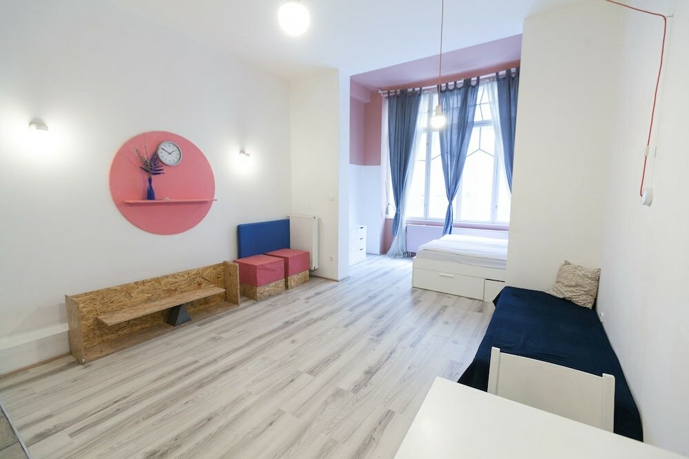 Фото Colorful Ernesto II