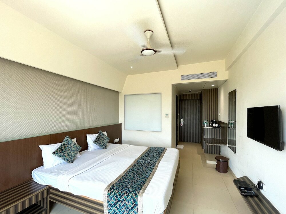 Фото Hotel Grand Parivaar