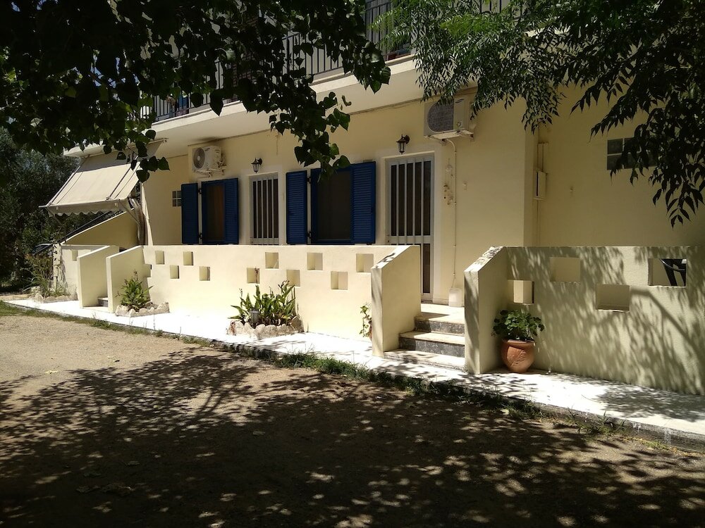 Фото Sarantakis Apartments