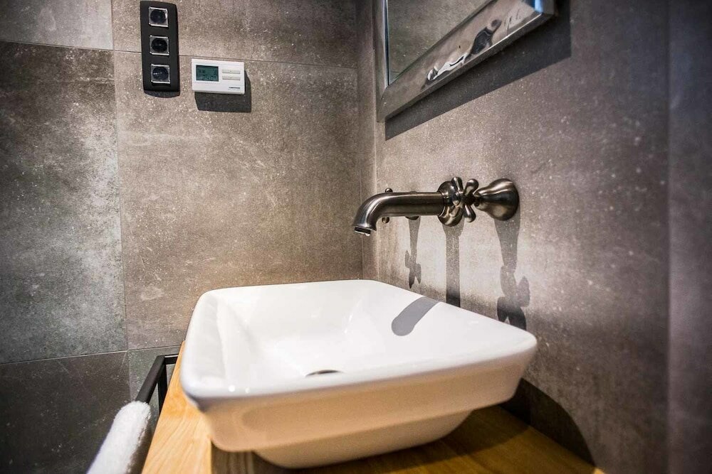 Фото Vault Hotel