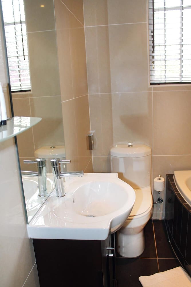 Фото Silver Oaks Boutique Hotel