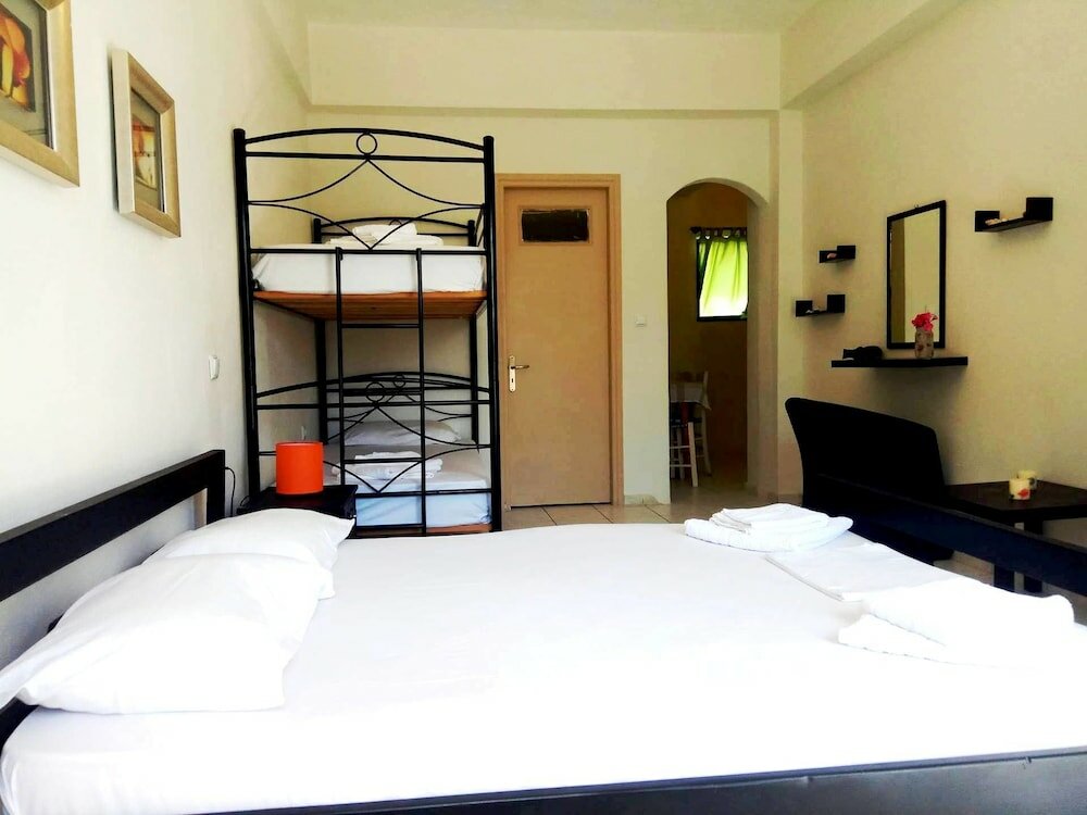 Фото Sarantakis Apartments