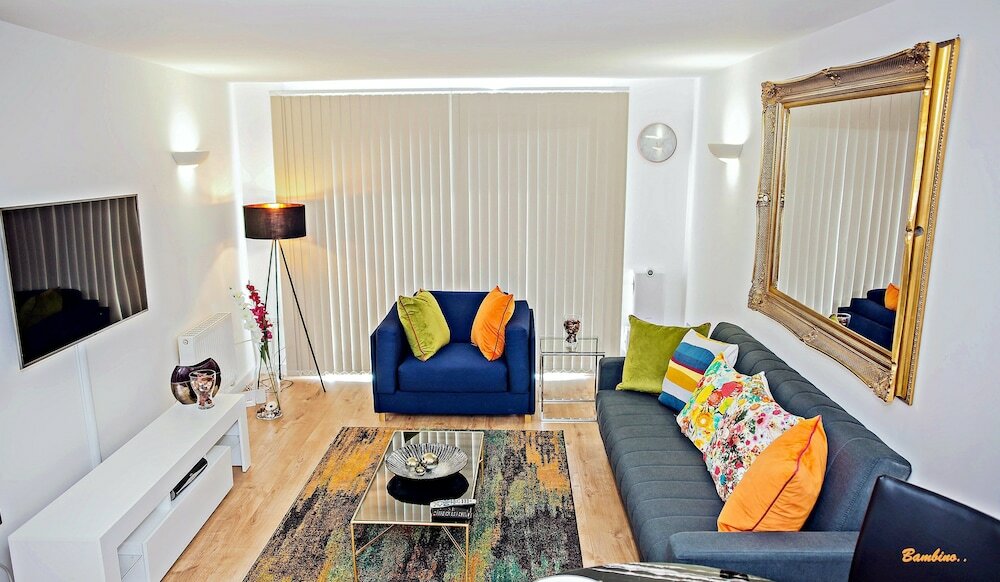 Фото Riverside 2 Bed Apartment