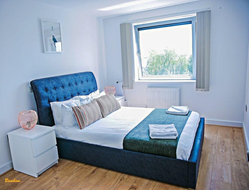 Фото Riverside 2 Bed Apartment