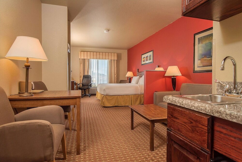 Фото Baymont Inn & Suites by Wyndham Sturgis