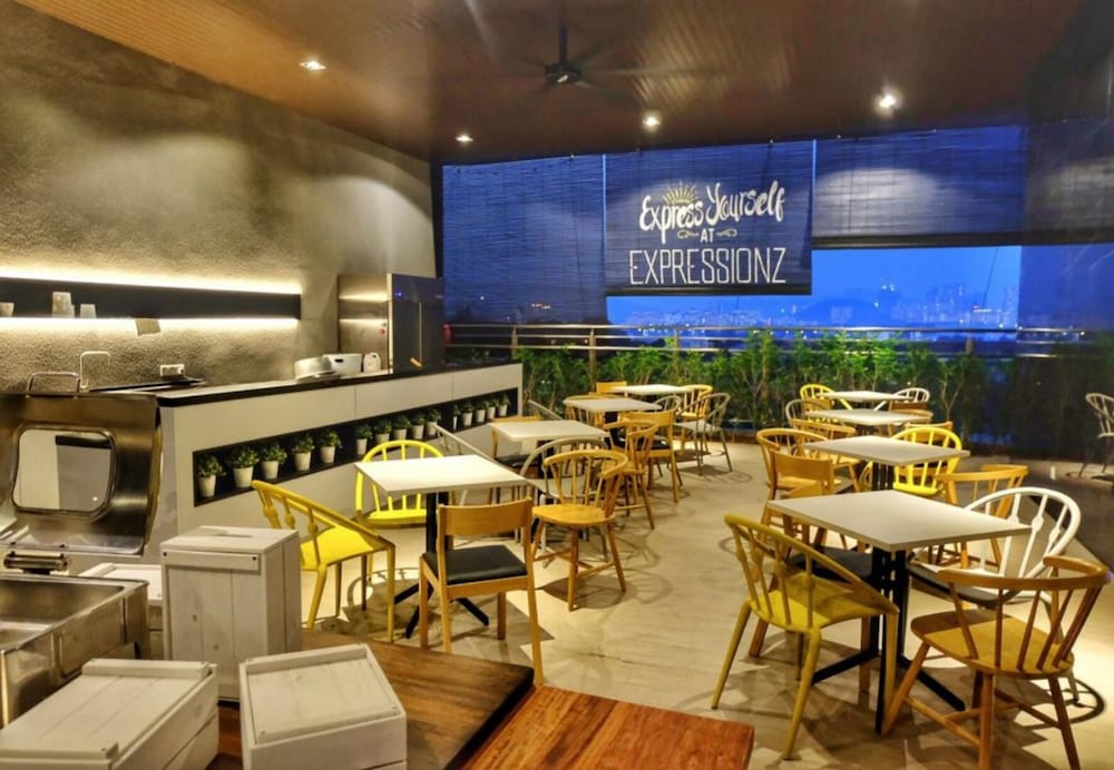 Фото Expressionz Suites by iHost Global