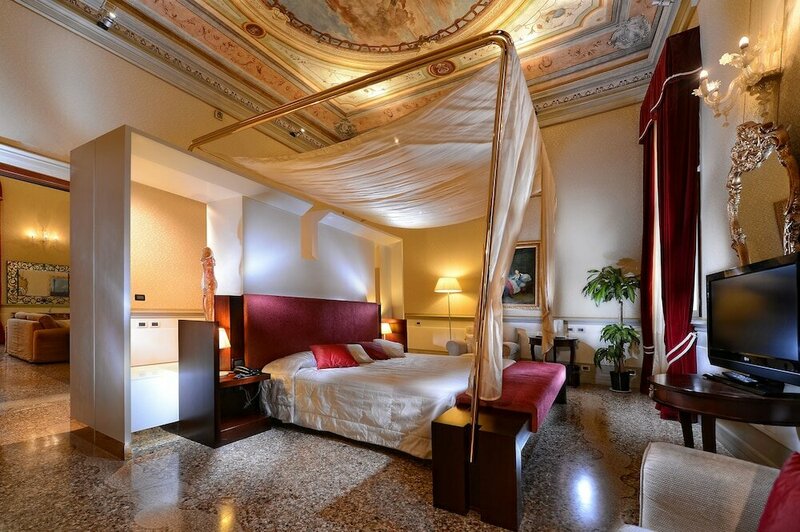 Гостиница Ruzzini Palace Hotel в Венеции