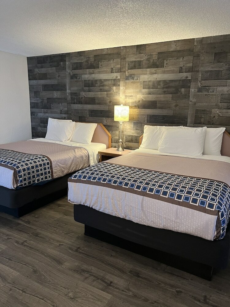 Фото Cedarwood Inn of Ashland