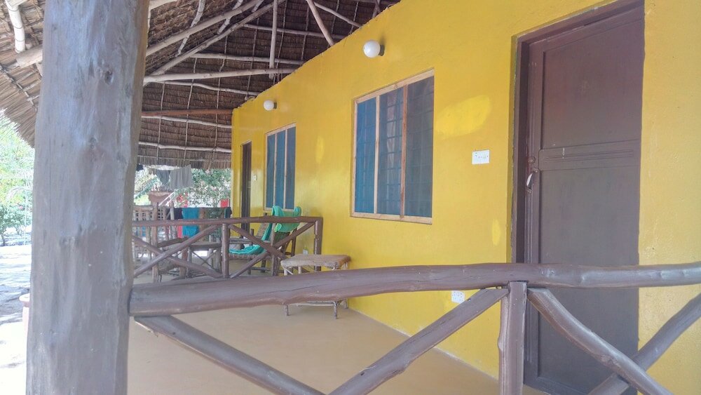 Фото Twisted Palms Lodge & Restaurant