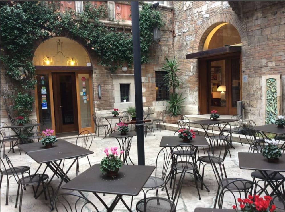 Фото Albergo Ristorante La Rosetta