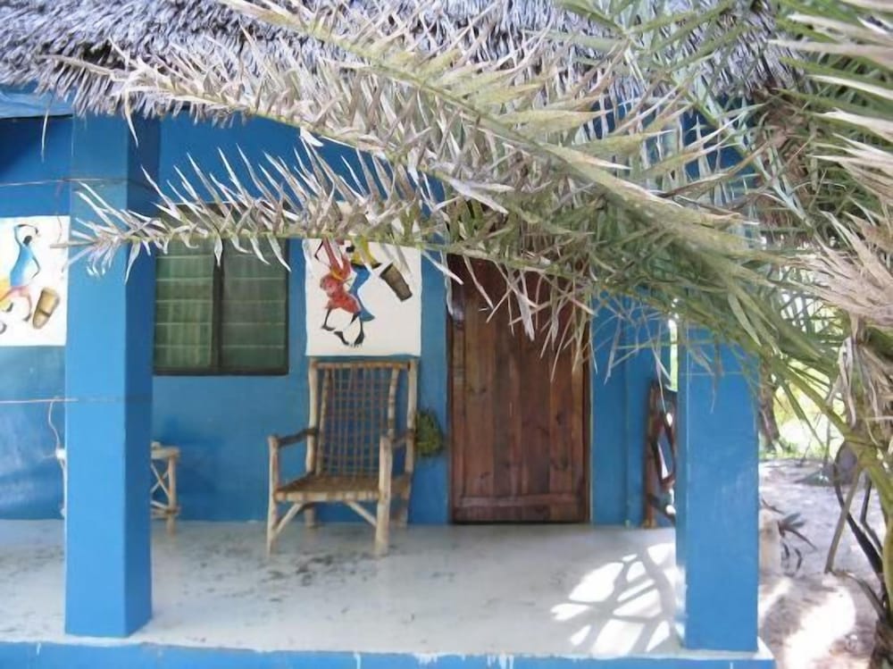 Фото Twisted Palms Lodge & Restaurant