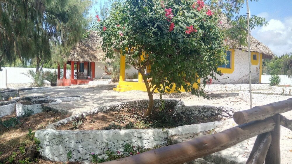 Фото Twisted Palms Lodge & Restaurant