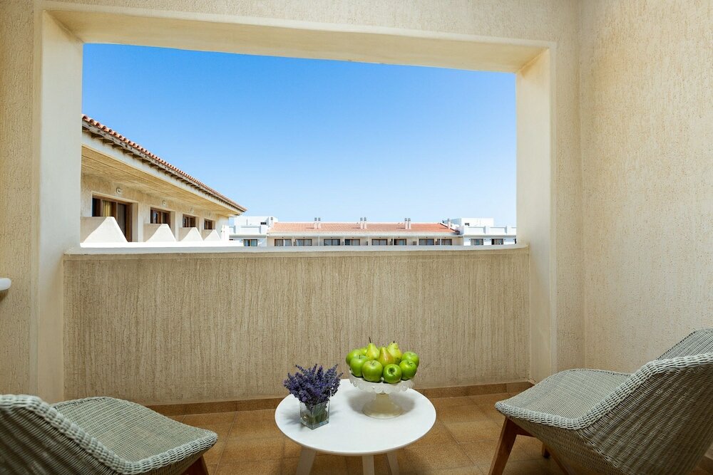 Фото Theartemis Palace Hotel