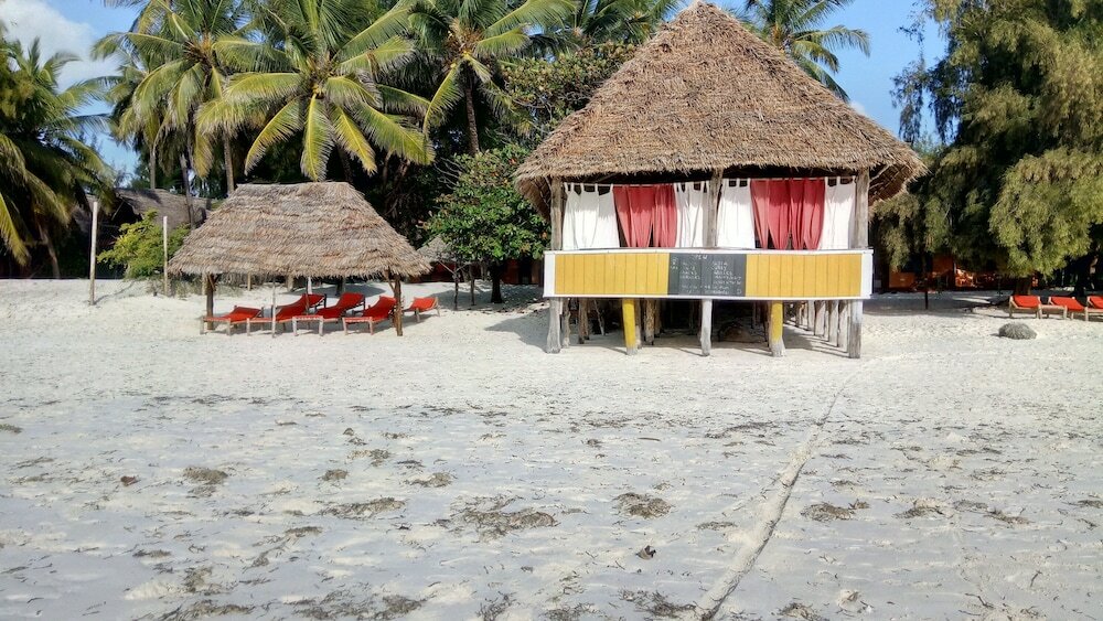 Фото Twisted Palms Lodge & Restaurant