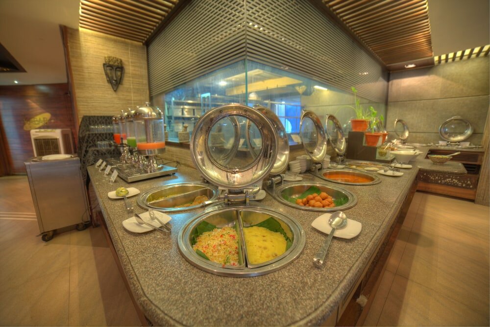 Фото Goldfinch Hotel Mangalore