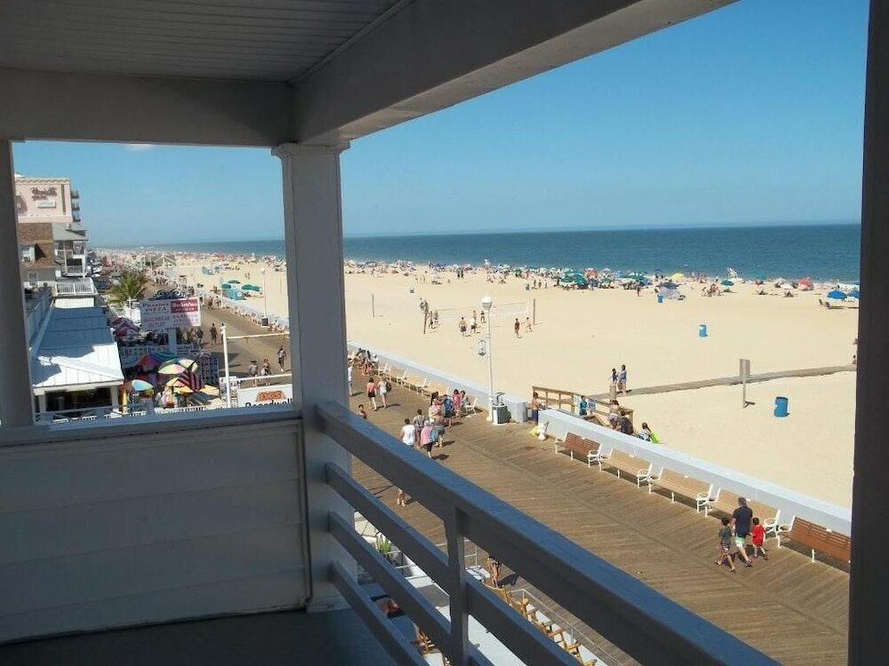 Фото Majestic Hotel & Apartments