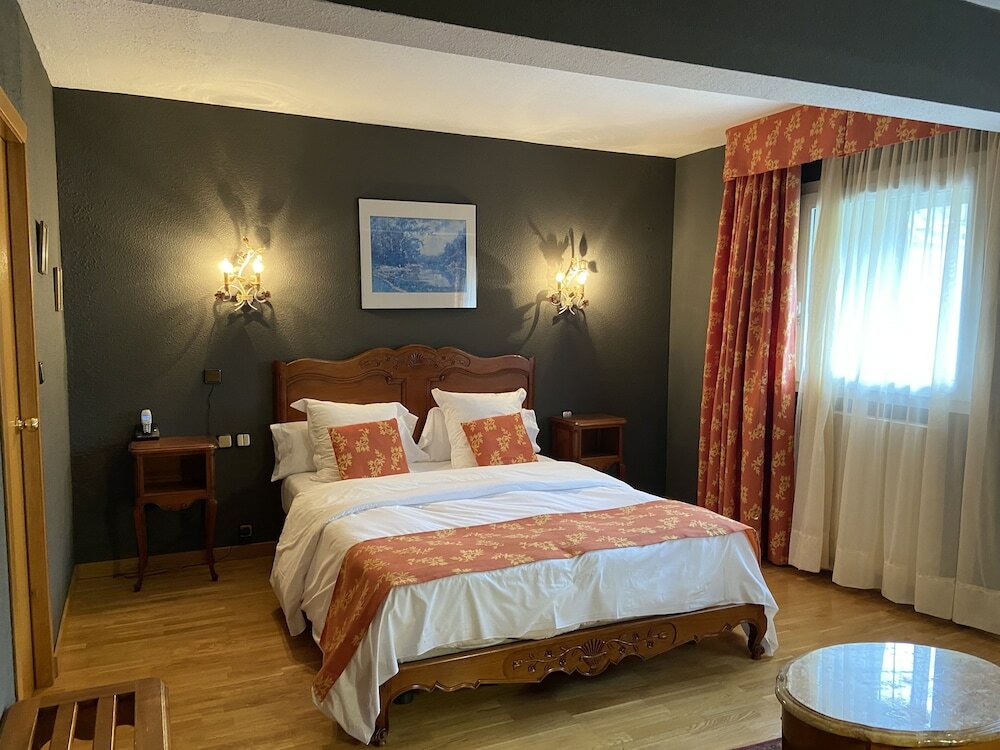 Фото Hotel Llop Gris