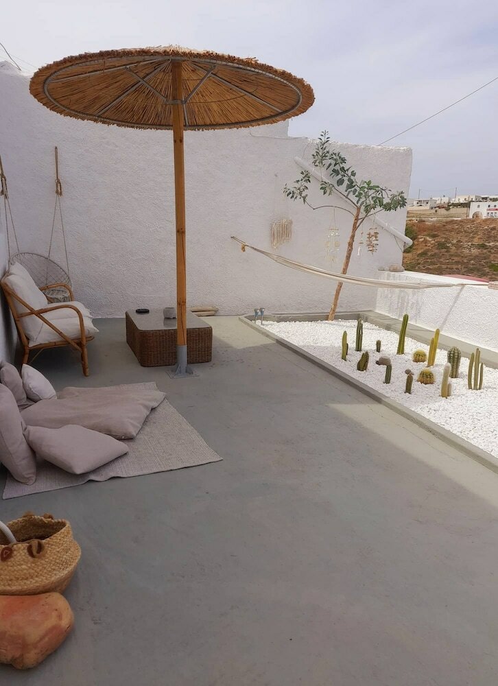 Фото Salty Caves Apartments Milos