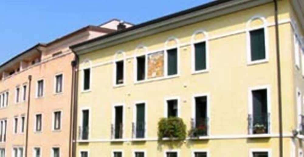Фото Hotel Due Leoni