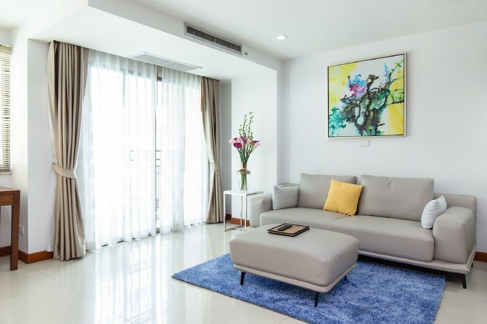 Фото Lasalle Suites Hotel & Residence