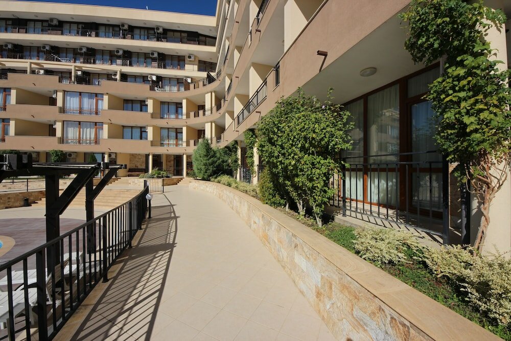 Фото Menada Luxor Apartments