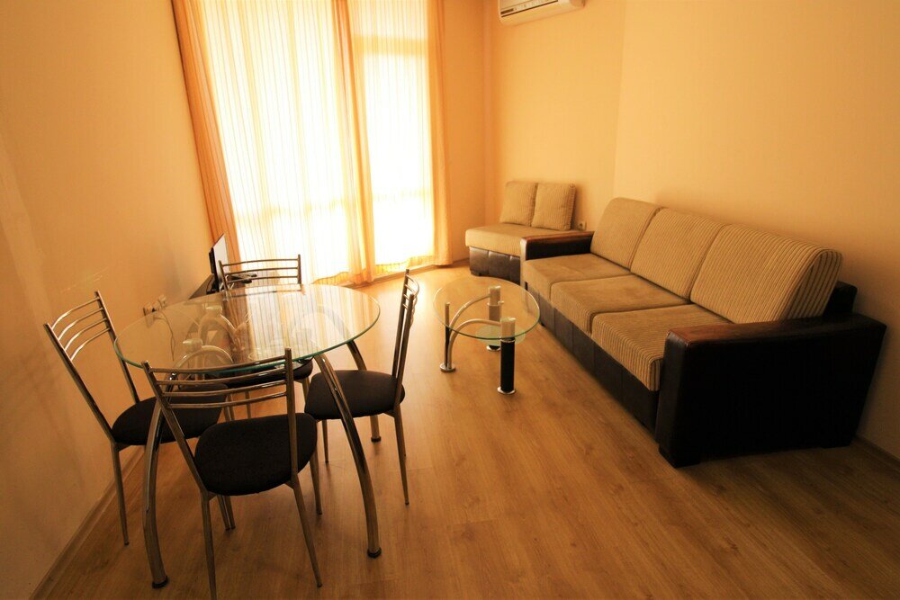 Фото Menada Luxor Apartments