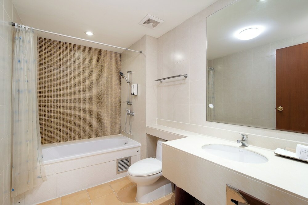 Фото Lasalle Suites Hotel & Residence