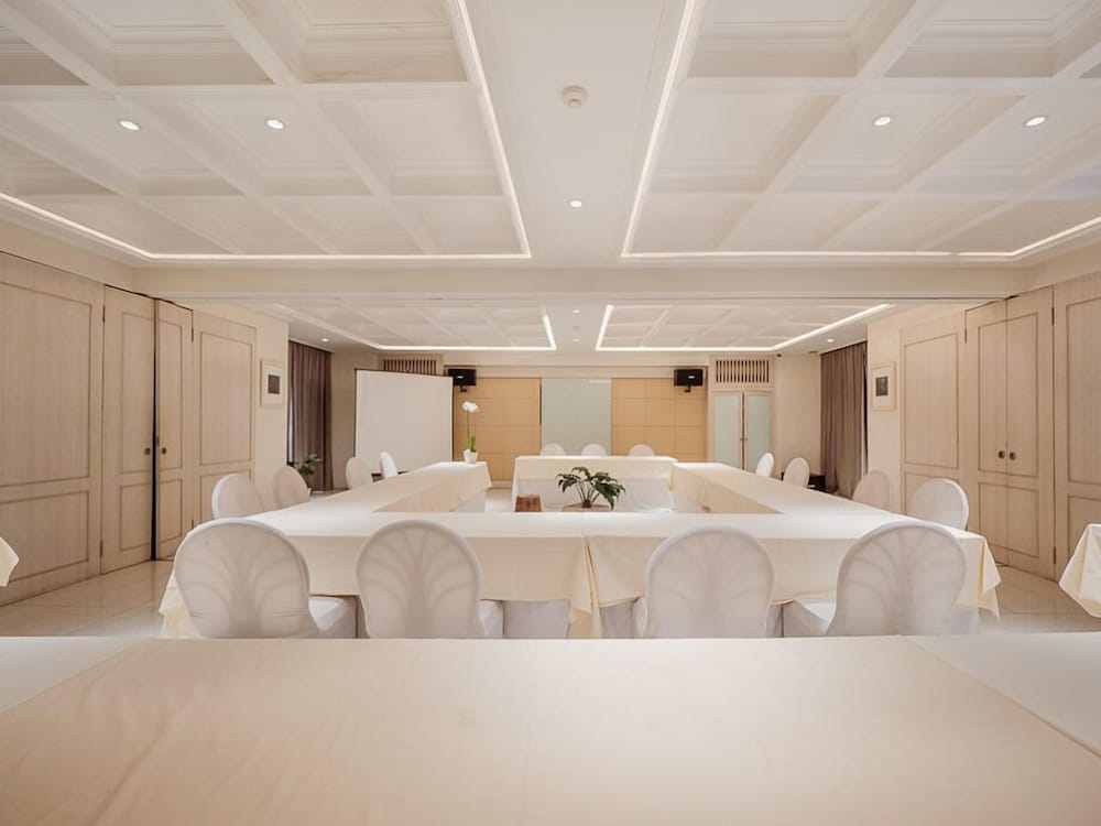 Фото Alron Hotel Kuta Powered by Archipelago