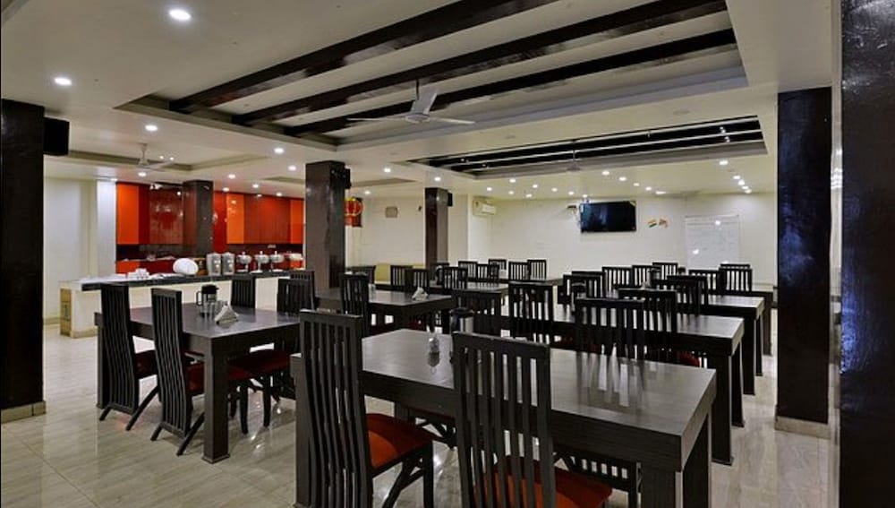 Фото Hotel Noida International