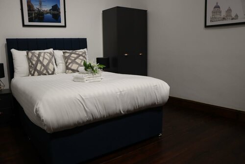 Гостиница UStay 27 Stanley Street Party Apartments в Ливерпуле