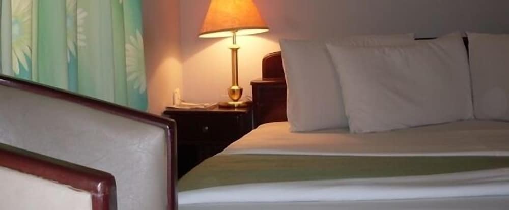 Фото Wadoma Royale Hotel