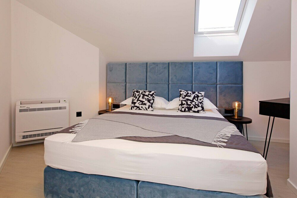 Фото Beachfront villa Senses for 12 in Milna