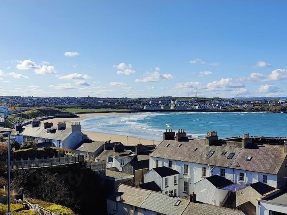 Фото Portrush Penthouse Stunning Harbour & Atlantic Views