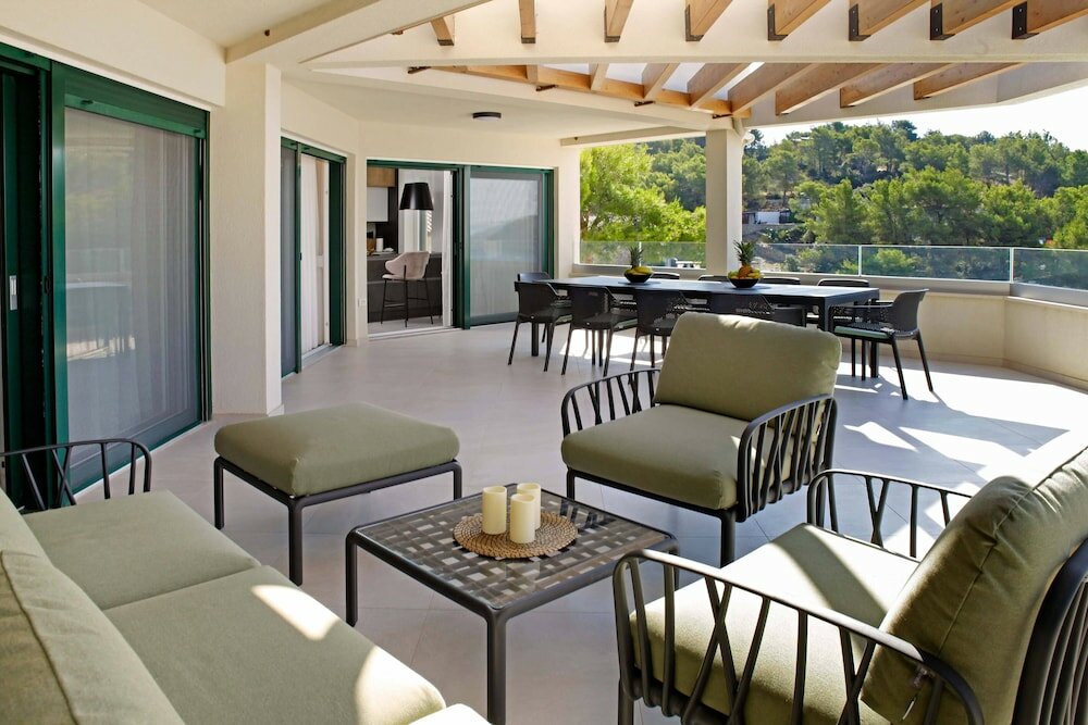 Фото Beachfront villa Senses for 12 in Milna