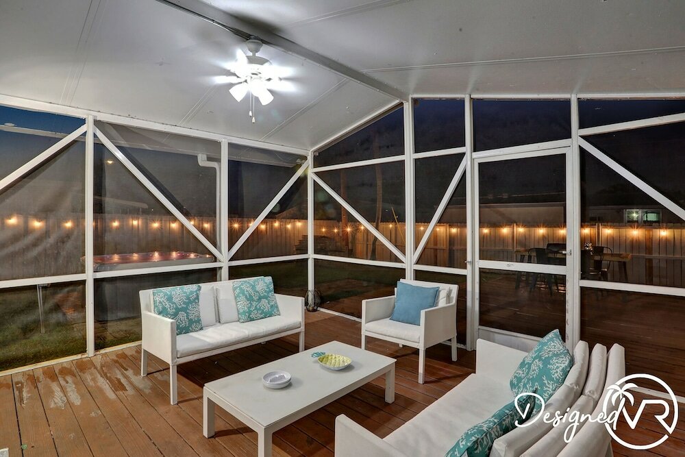 Фото Renovated2 Br with Private Hot tub