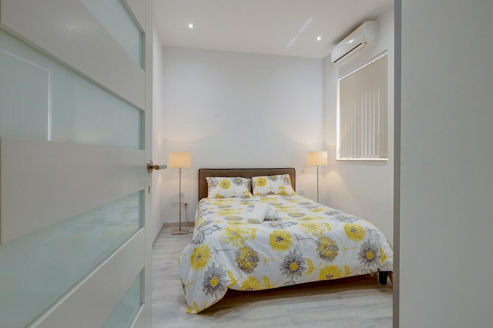 Фото Stylish 3br Apartment, Fantastic Location in Sliema