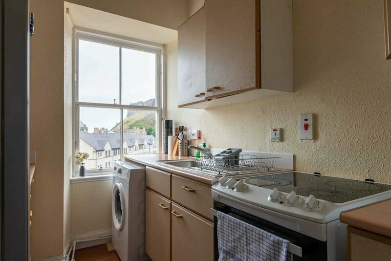 Гостиница Cosy 2 Bedroom in Edinburgh Old Town в Эдинбурге