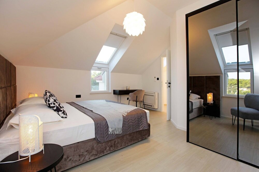 Фото Beachfront villa Senses for 12 in Milna