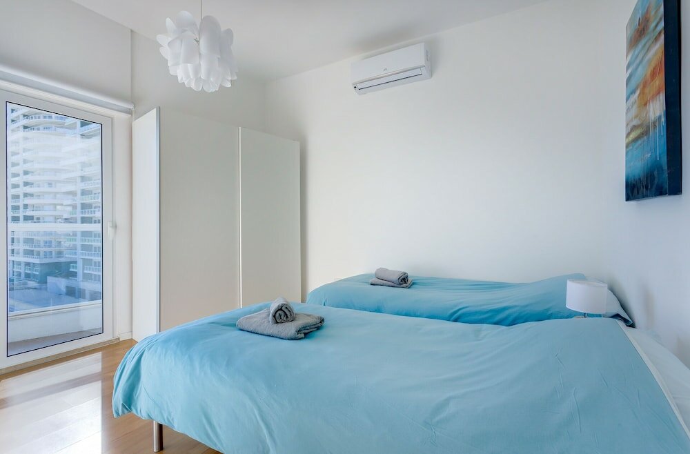 Фото Modern 2 Bedroom Seaview Apartment