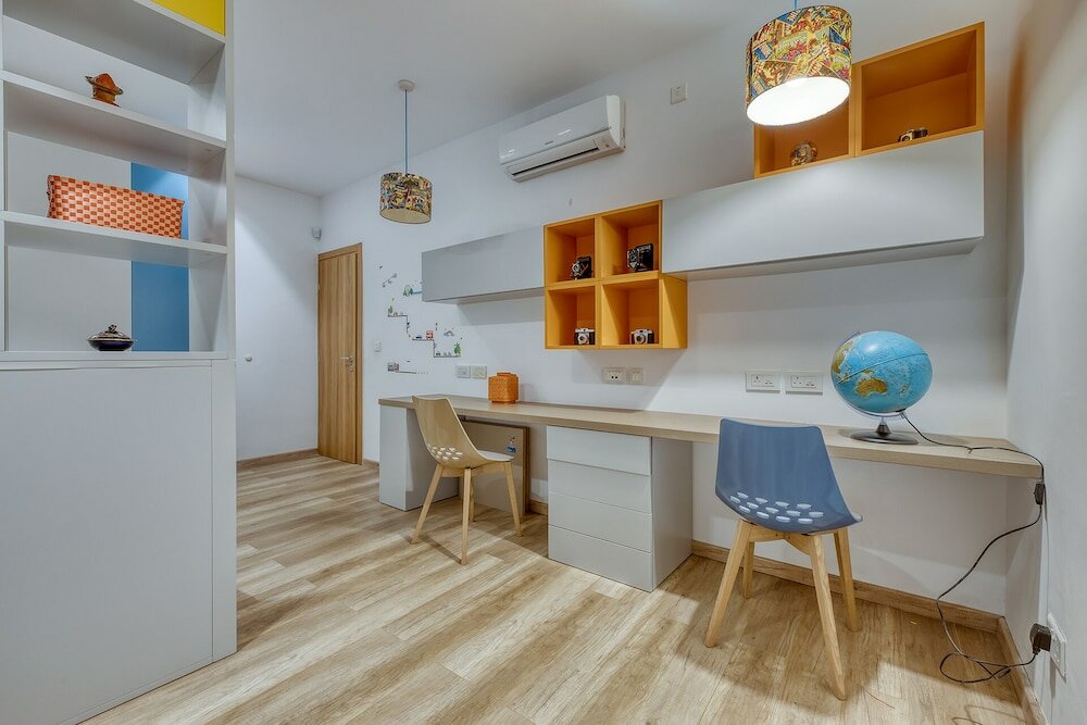 Фото Superb Seafront Family Apartment