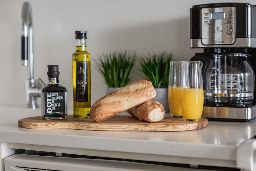 Фото Marvelous Elegant Downtown Apartments