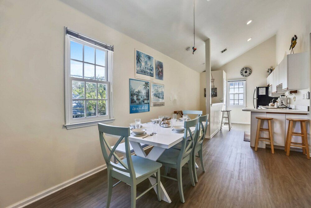 Фото Linger Longer by Avantstay Key West Walkable Gated Community, Shared Pool Week Long Stays Only