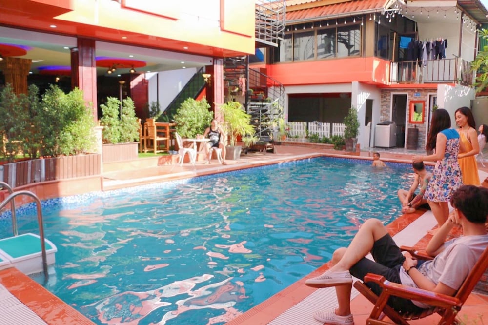 Фото Champion Hotel & Pub