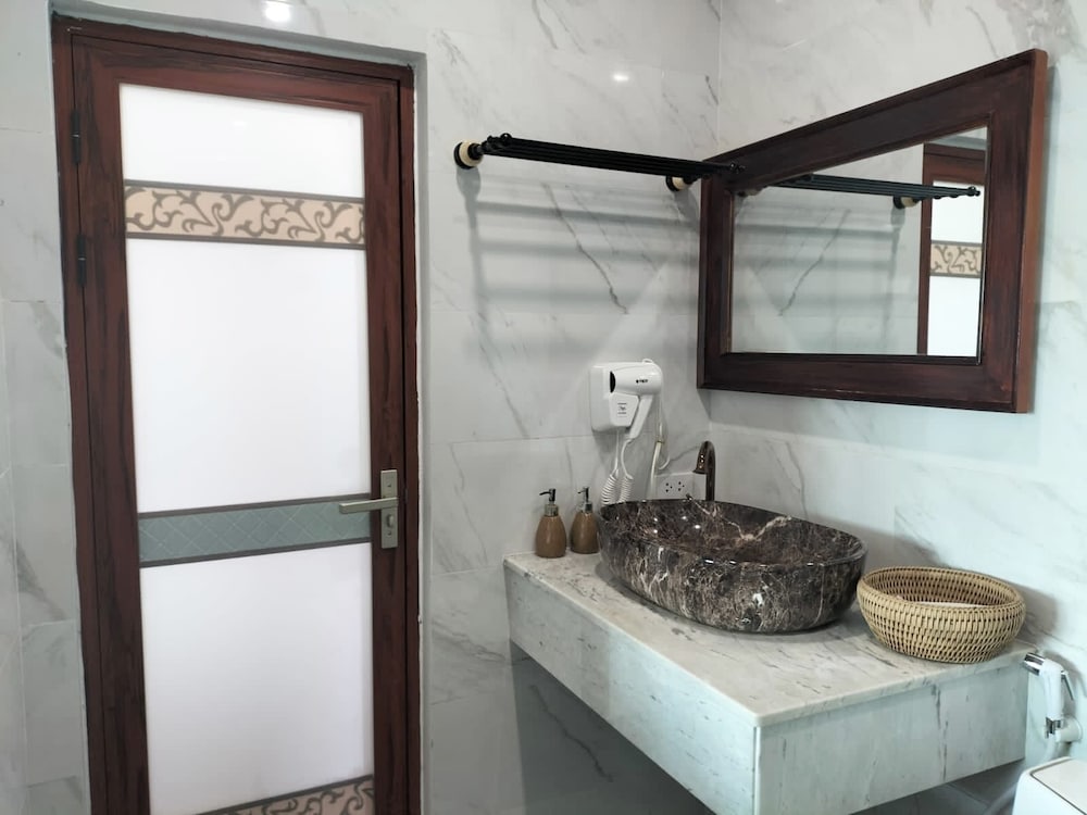 Фото Champion Hotel & Pub