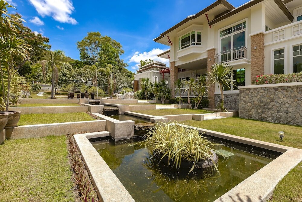 Фото Luxury Mansion 6 Br on Golf Course Jb