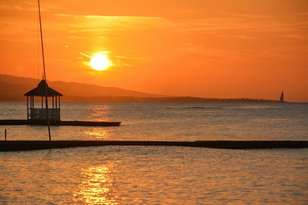 Фото Sand And Tan Beach Hotel