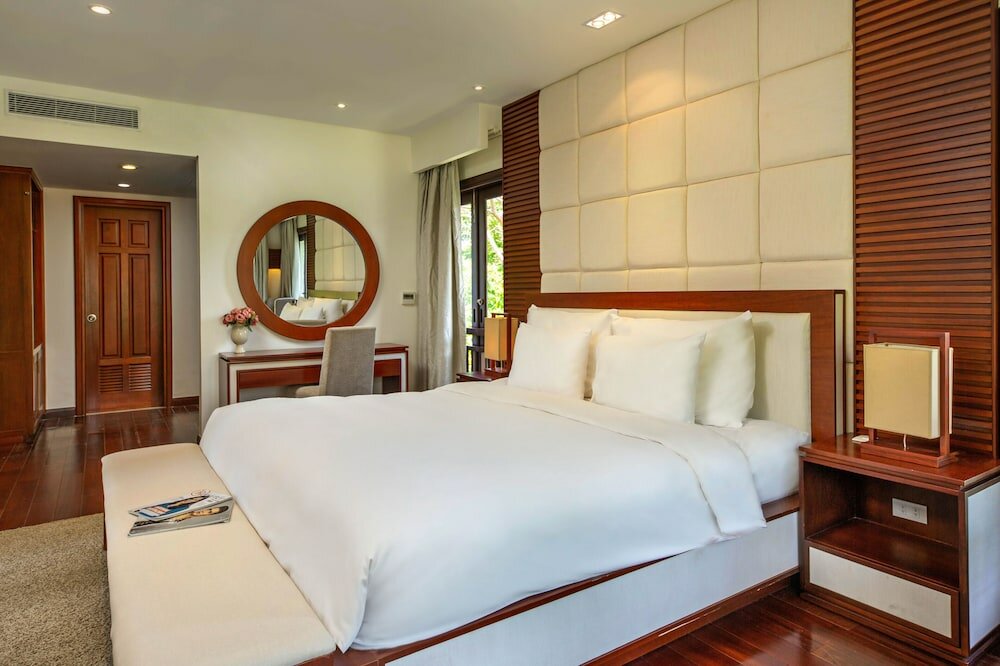 Фото Luxury Danang Beach Pool Villa