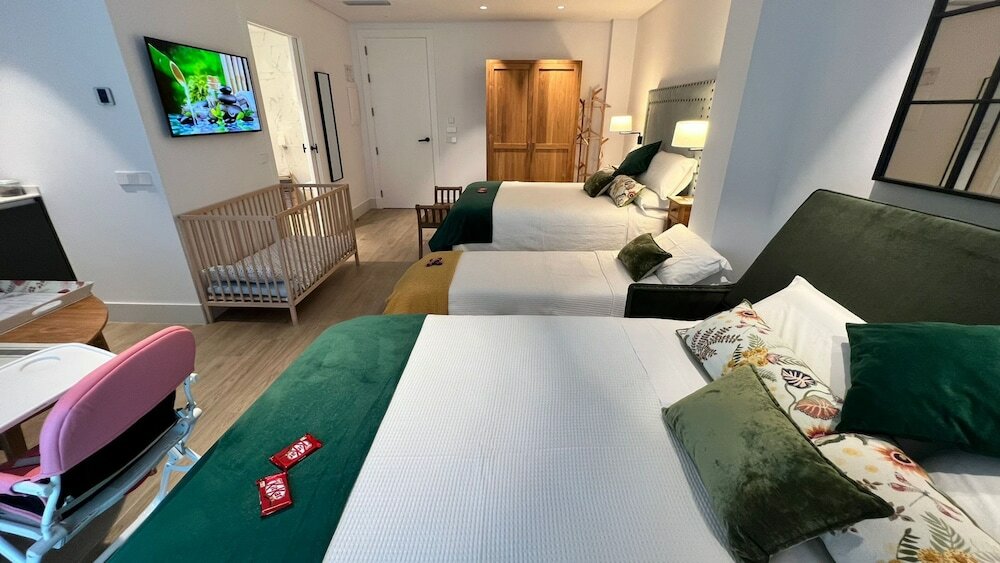 Фото Apartamentos Turísticos La Plaza